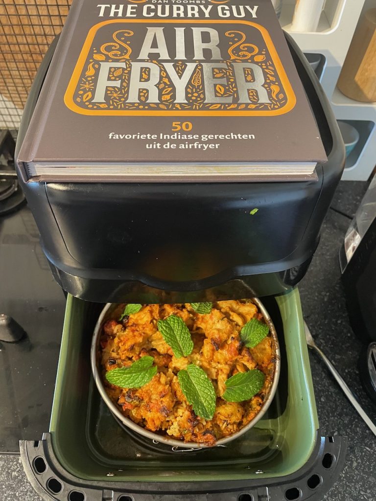 Chicken biryani uit the curry guy airfryer