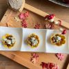 Amuse met gekarameliseerde ui en blauwe kaas