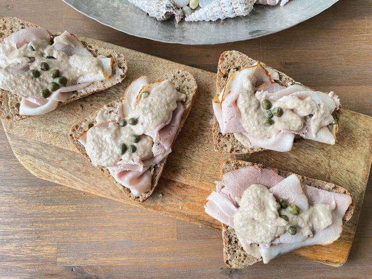 Broodje vitello tonnato