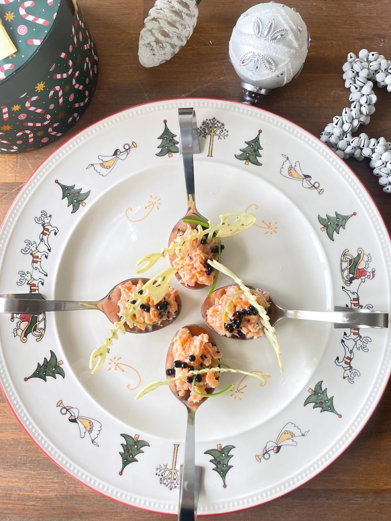 Amuse van zalmtartaar met soja kaviaar