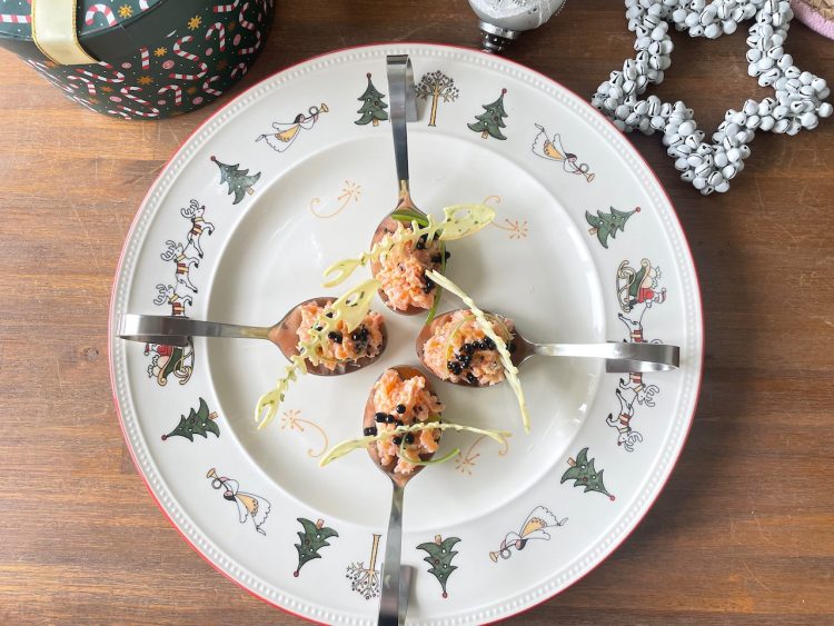 Amuse van zalmtartaar met soja kaviaar