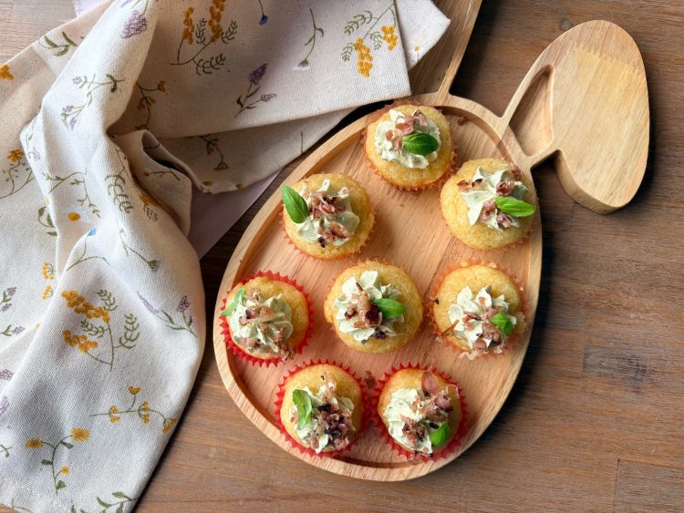 Hartige mini cupcakes met pestoroom