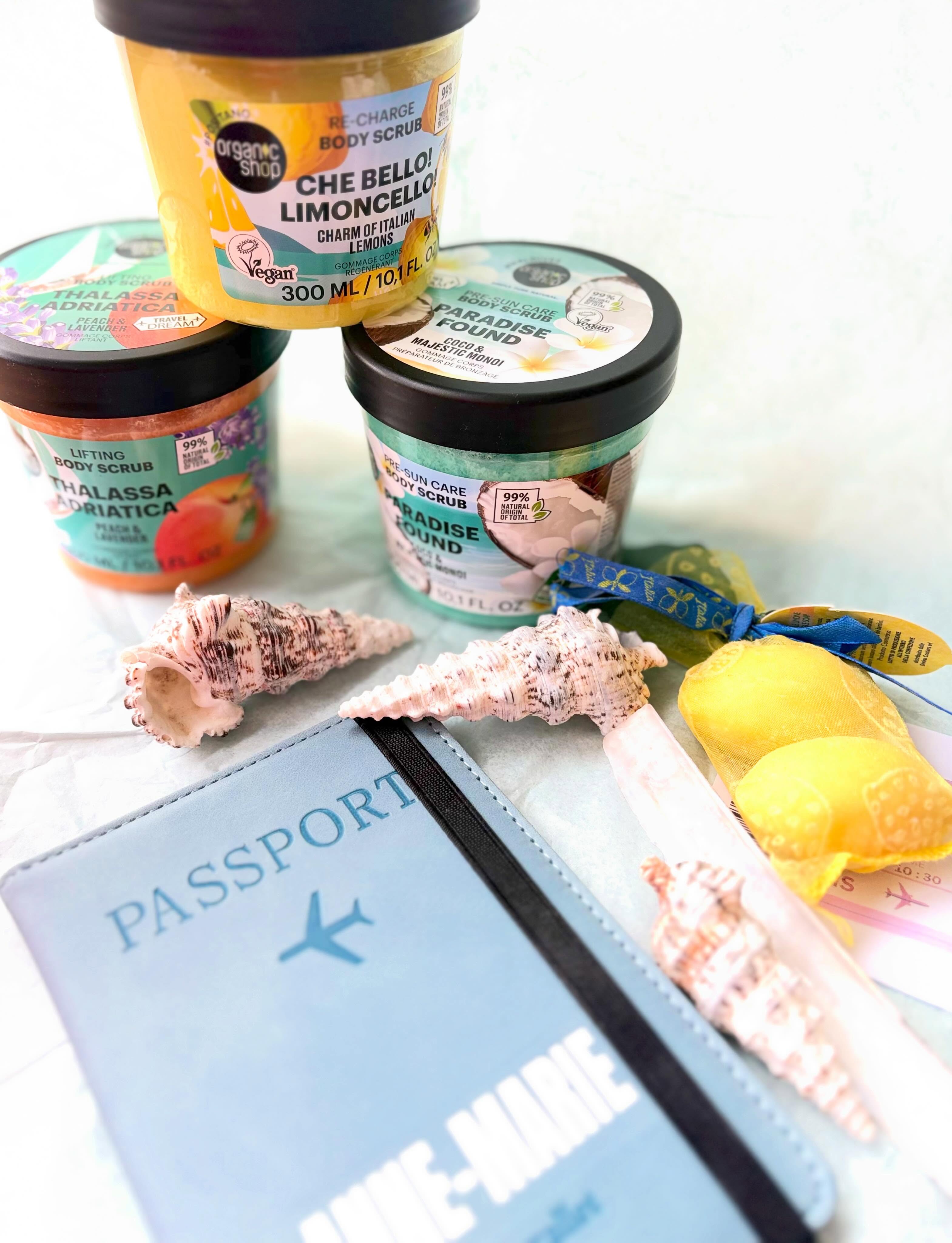 Ik was al fan van de bodyscrubs van @organicshop_nederland , maar van de nieuwe dream destination collectie helemaal! En dan vooral van de nieuwe verpakking met schroefdeksel, zodat de pot ook veilig mee op vakantie kan. Want in de vakantie stemming kom je, met geuren als Paradise Found (kokos en monoï), Che bello Limoncello! en Thalassa Adriatica (perzik en lavendel).  Welke is jouw favoriet? 
Verkrijgbaar bij Kruidvat voor € 7,99 (en regelmatig in de aanbieding)!
#gekregen #organicshop #dreamdestinations #bodyscrub