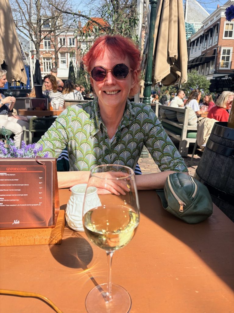 Met Karin een terrasje op het Plein