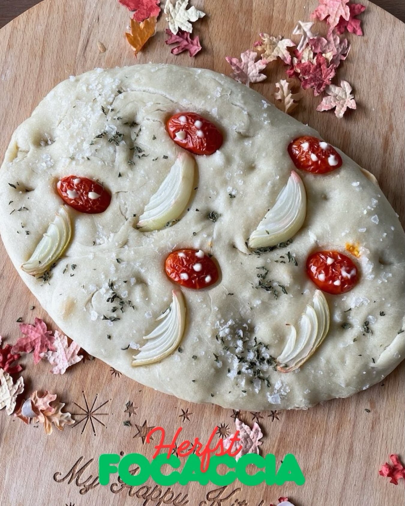 Maak van een eenvoudige focaccia een heerlijke herfstfocaccia met paddenstoelen 🍄 van ui en tomaat.
#focaccia #herfst #autumm #recept