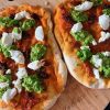 Pinsa met tuinbonen en 'nduja