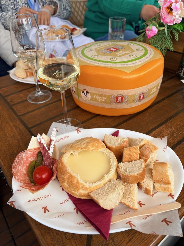 privé cruise Amsterdamse grachten: met kaasfondue!