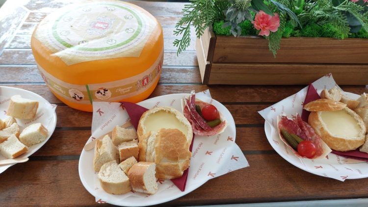 privé cruise Amsterdamse grachten: met kaasfondue!